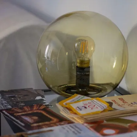 A Due Passi Dal Lumiere Nocleg ze śniadaniem Bolonia
